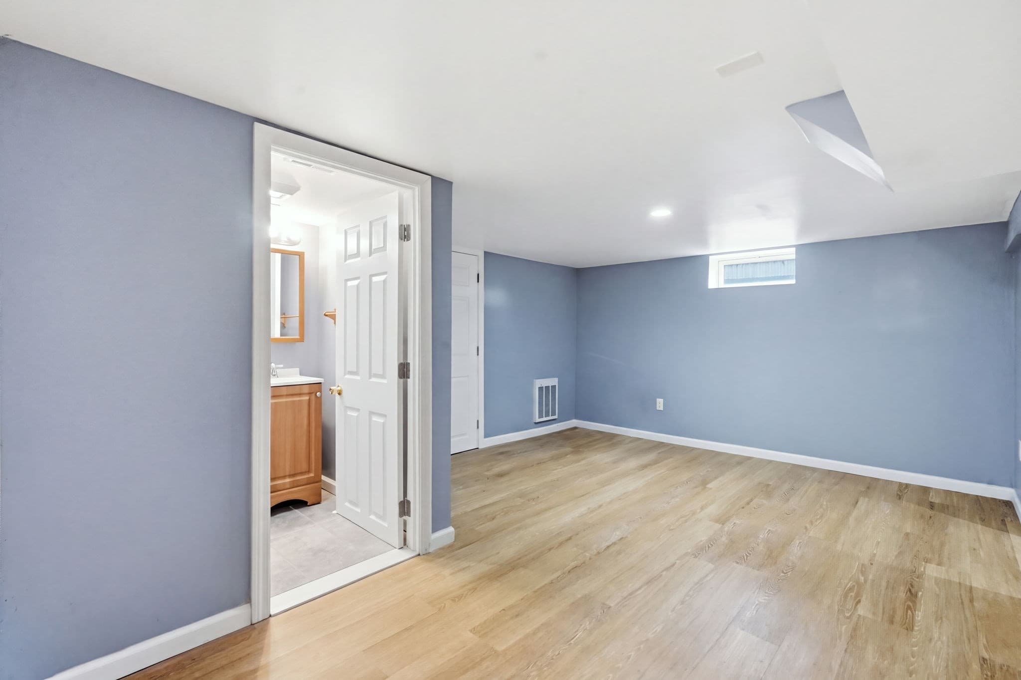 Single Family Residence at 43 Pine Acre Rd, Springfield MA 01129, Springfield, photo 20 of 40