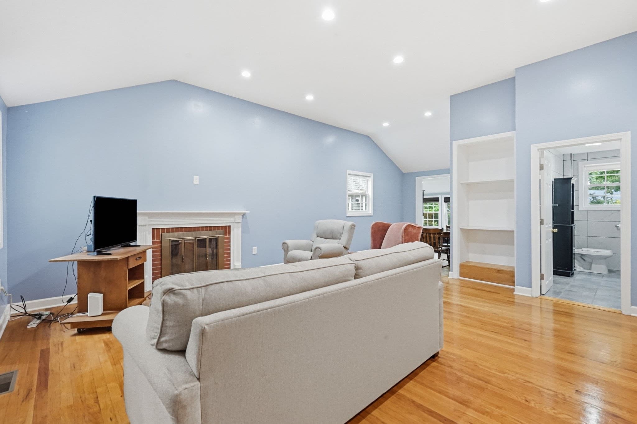 Single Family Residence at 43 Pine Acre Rd, Springfield MA 01129, Springfield, photo 9 of 40