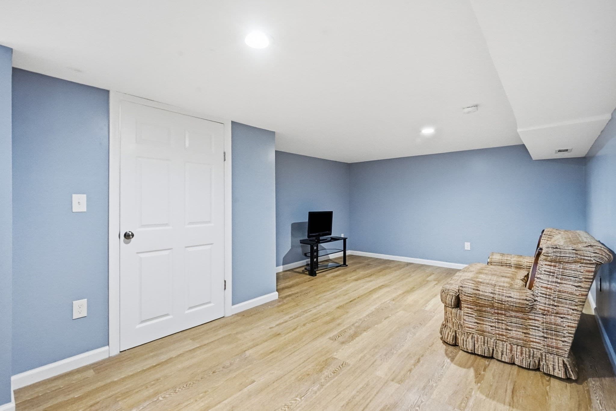Single Family Residence at 43 Pine Acre Rd, Springfield MA 01129, Springfield, photo 24 of 40