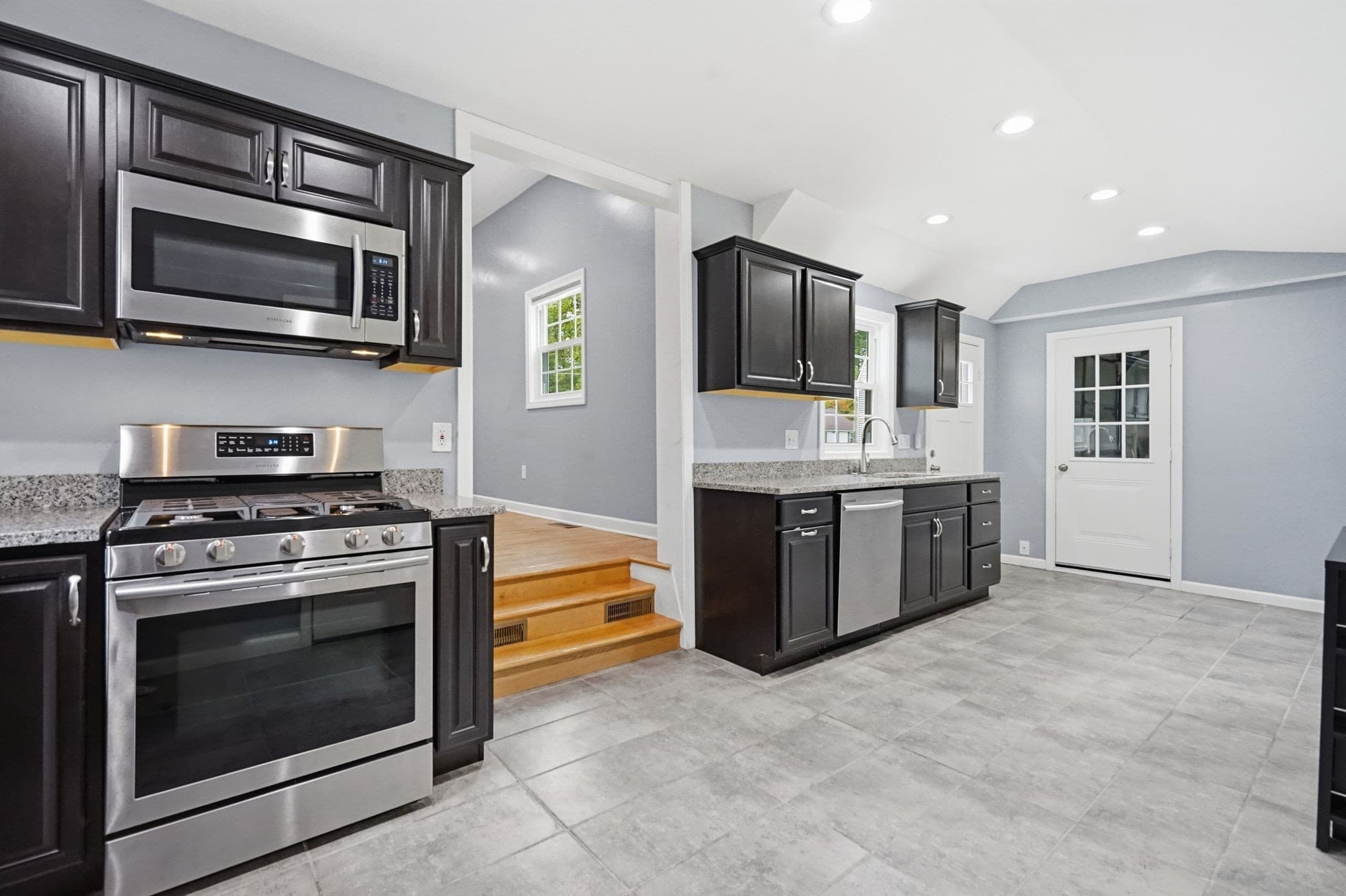 Single Family Residence at 43 Pine Acre Rd, Springfield MA 01129, Springfield, photo 14 of 40