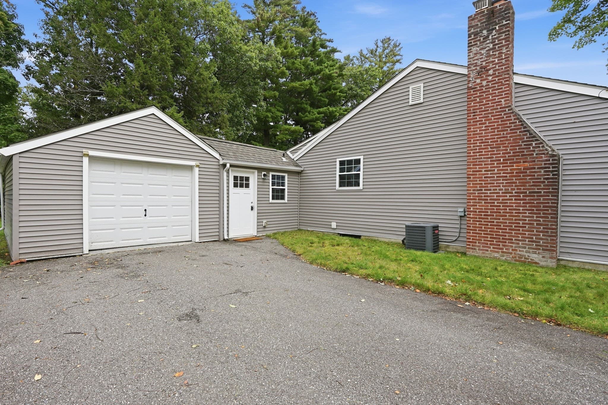 Single Family Residence at 43 Pine Acre Rd, Springfield MA 01129, Springfield, photo 40 of 40