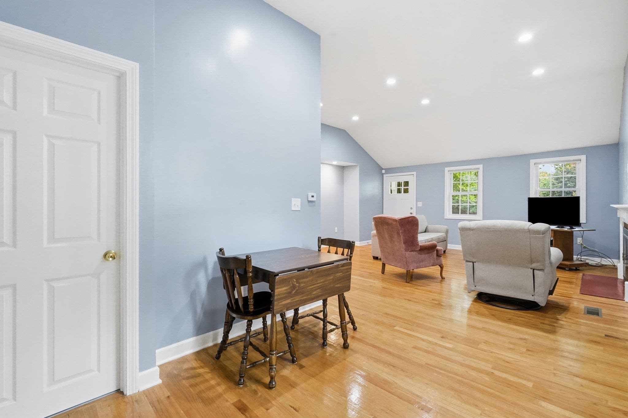 Single Family Residence at 43 Pine Acre Rd, Springfield MA 01129, Springfield, photo 4 of 40