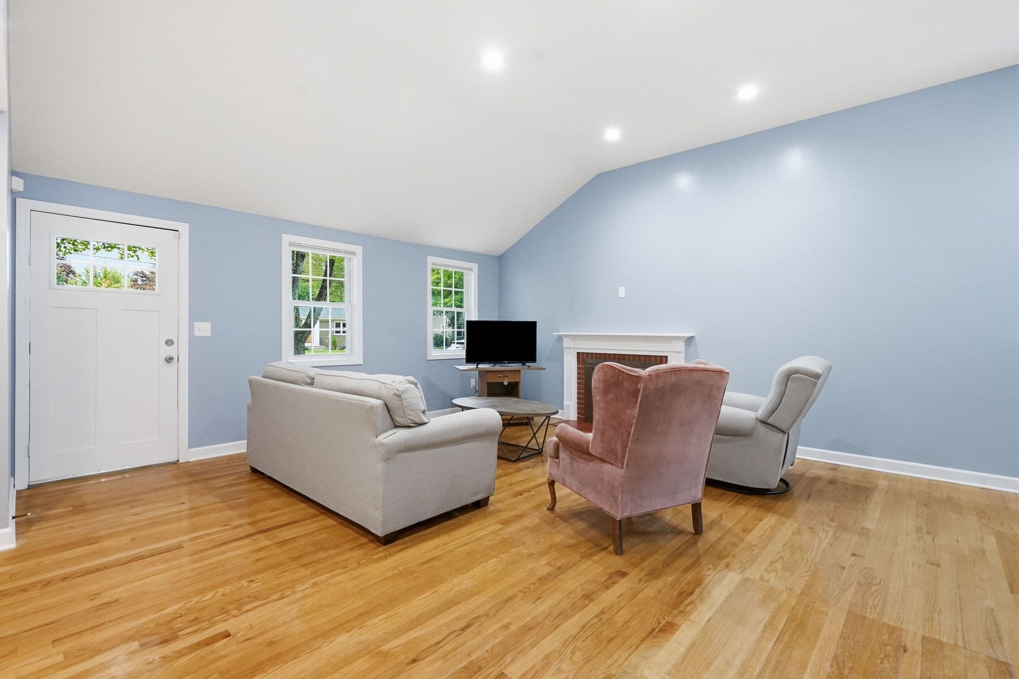 Single Family Residence at 43 Pine Acre Rd, Springfield MA 01129, Springfield, photo 8 of 40