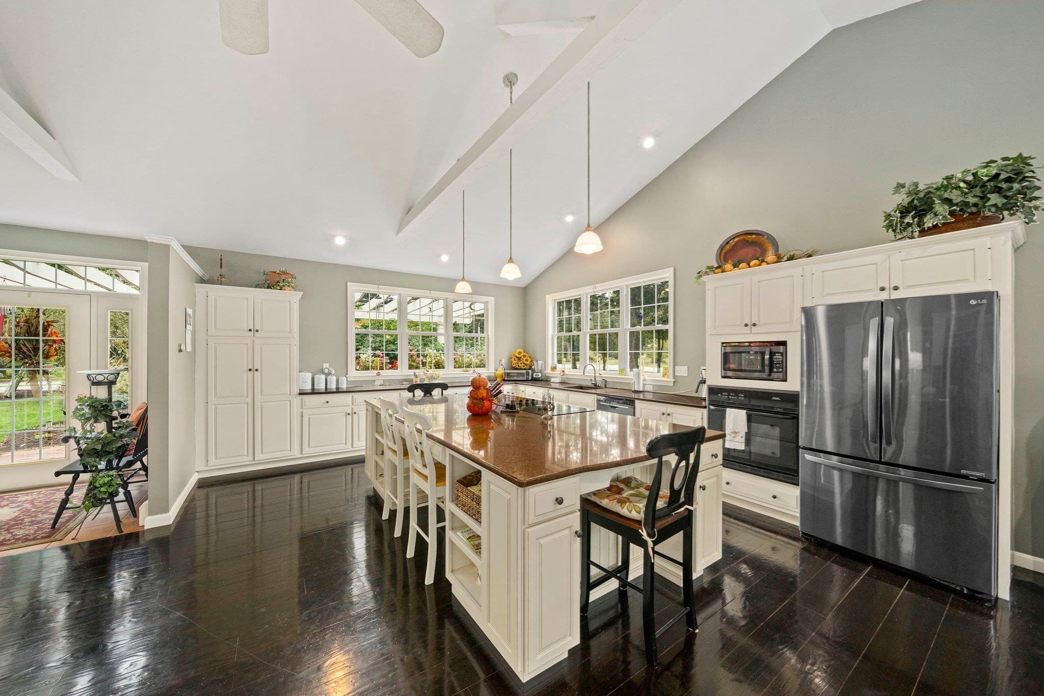 Single Family Residence at 12 Carolyn Ct, Swansea MA 02777, Swansea, photo 5 of 40