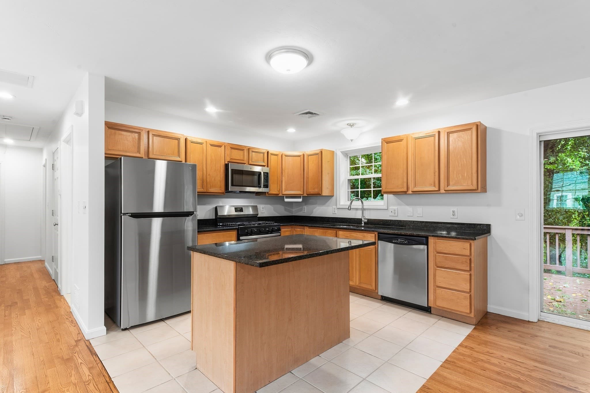Single Family Residence at 15 Tory Fort Ln, Worcester MA 01602, Worcester, photo 8 of 29