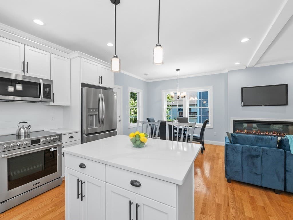 Condominium at 26 Fuller Street # 2, Waltham MA 02453, Waltham, photo 6 of 39