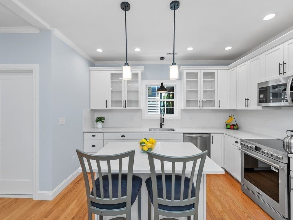 Condominium at 26 Fuller Street # 2, Waltham MA 02453, Waltham, photo 7 of 39
