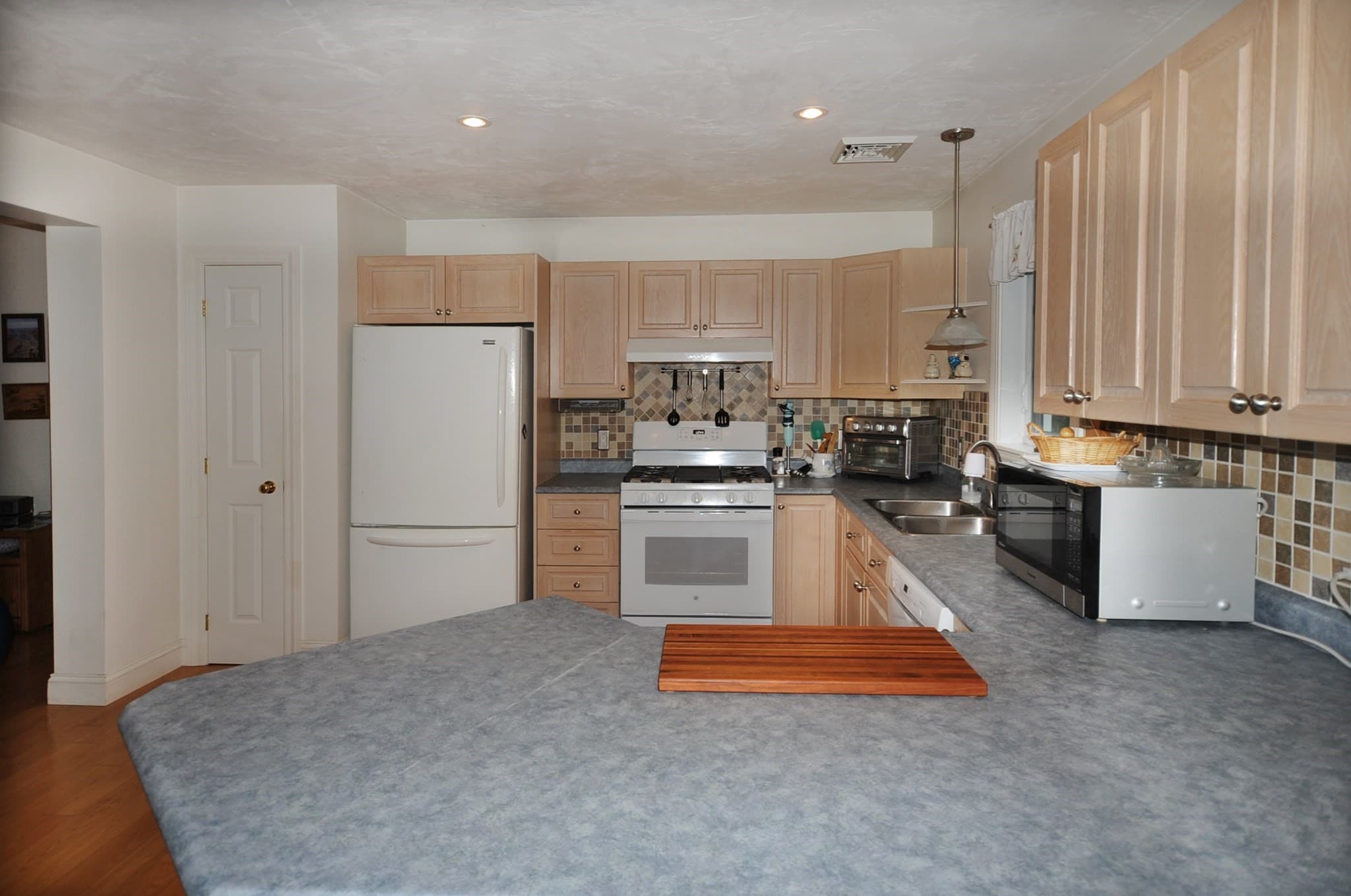 Single Family Residence at 868 Main St, Wareham MA 02576, Wareham, photo 6 of 26