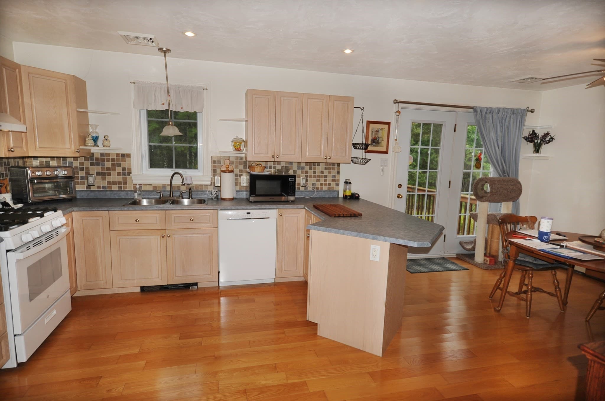 Single Family Residence at 868 Main St, Wareham MA 02576, Wareham, photo 4 of 26