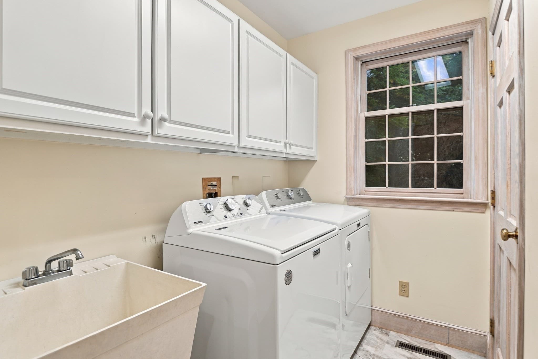 Single Family Residence at 9 Fox Run Dr, Haverhill MA 01832, Haverhill, photo 19 of 42