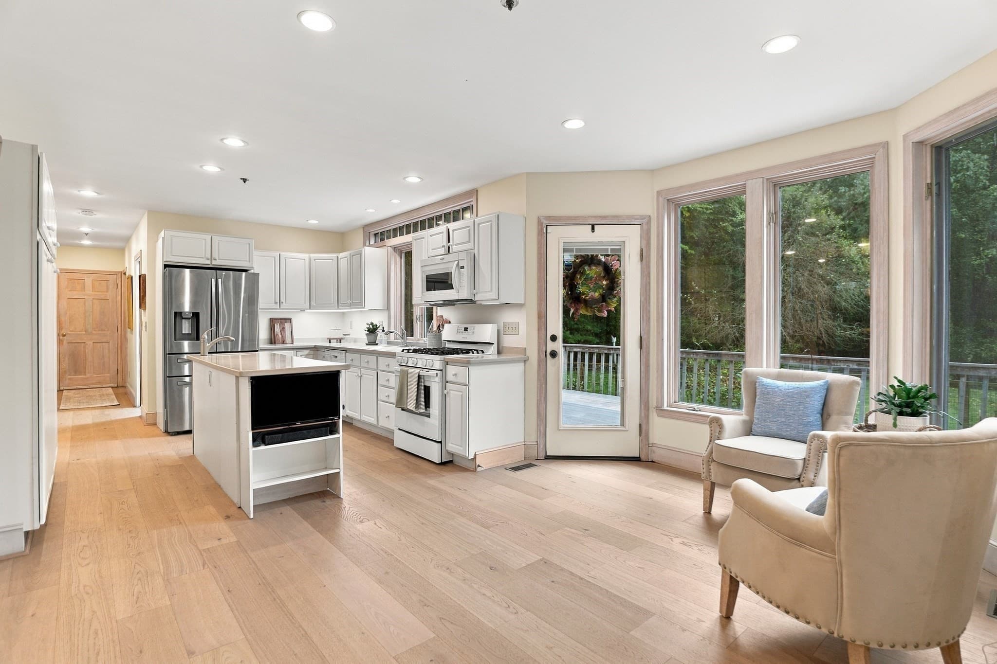 Single Family Residence at 9 Fox Run Dr, Haverhill MA 01832, Haverhill, photo 8 of 42