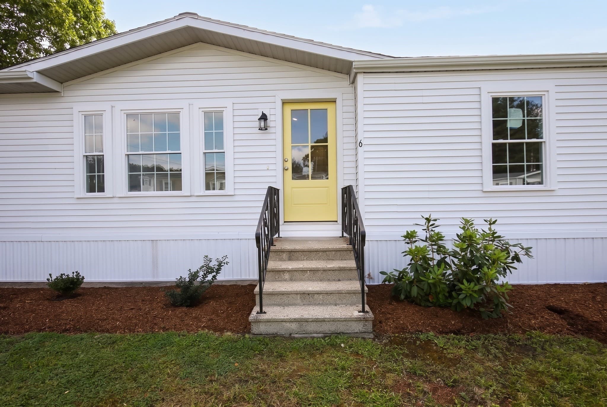 Mobile Home at 6 Emerald Pl, Raynham MA 02767, Raynham, photo 3 of 30