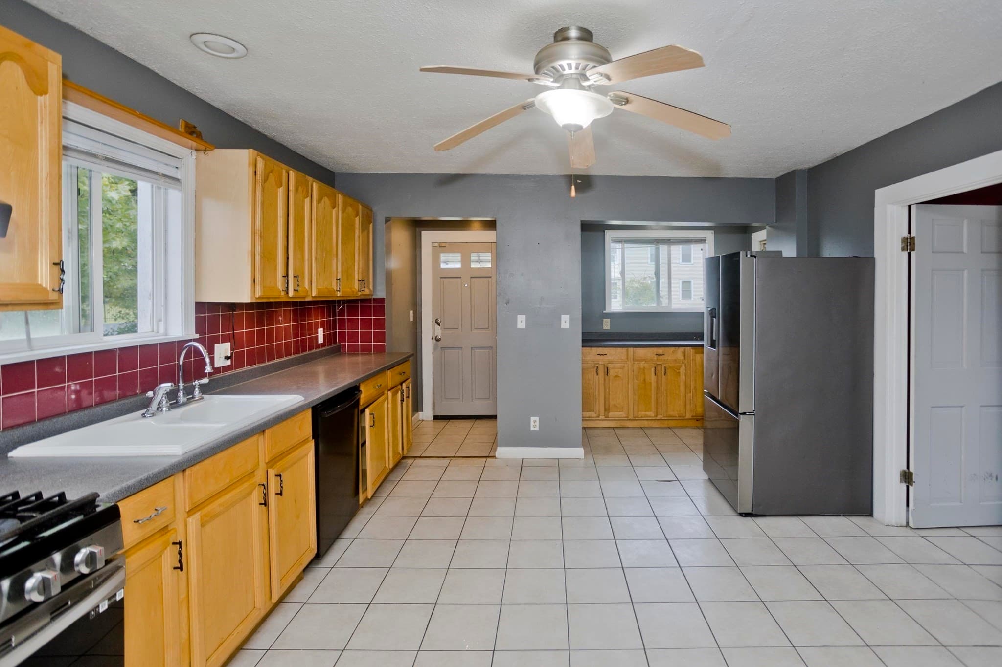 Single Family Residence at 1439 Worcester St, Springfield MA 01151, Springfield, photo 3 of 31