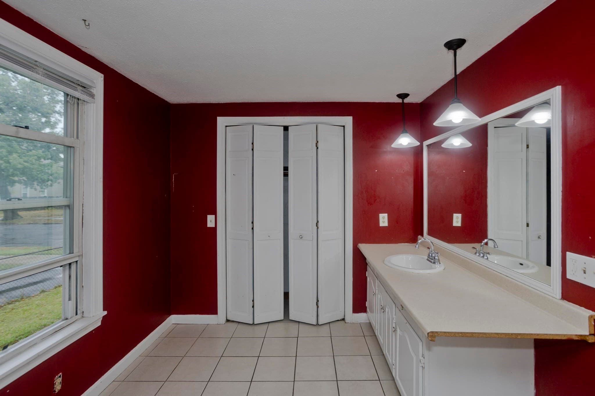 Single Family Residence at 1439 Worcester St, Springfield MA 01151, Springfield, photo 11 of 31