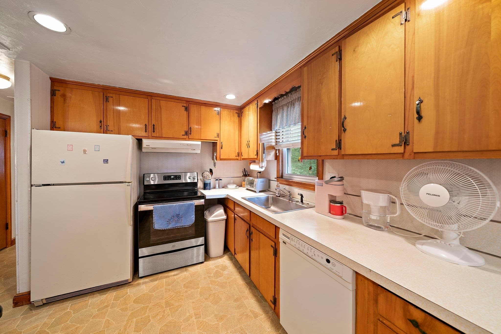 Single Family Residence at 14 Gerald Avenue, Randolph MA 02368, Randolph, photo 6 of 37