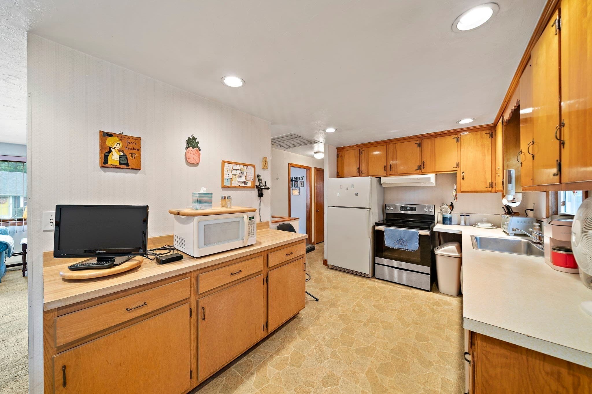 Single Family Residence at 14 Gerald Avenue, Randolph MA 02368, Randolph, photo 4 of 37
