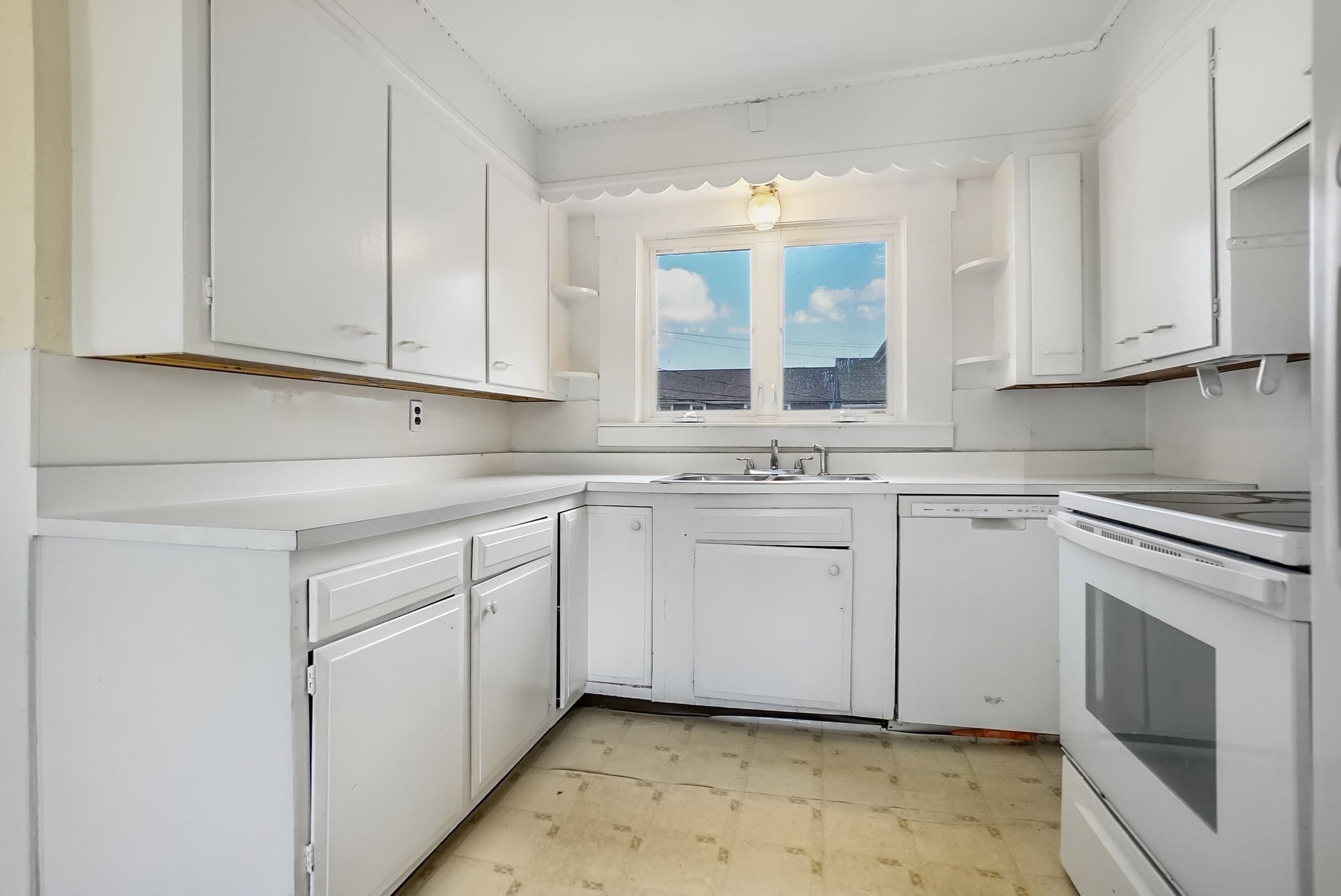 2 Family - 2 Units Up/Down at 31 Central Street, Waltham MA 02453, Waltham, photo 14 of 39
