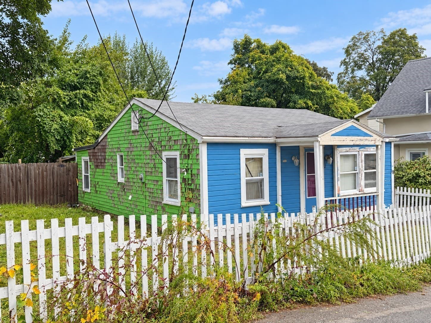 Single Family Residence at 19 Lafrance Ct, New Bedford MA 02740, New Bedford, photo 3 of 26