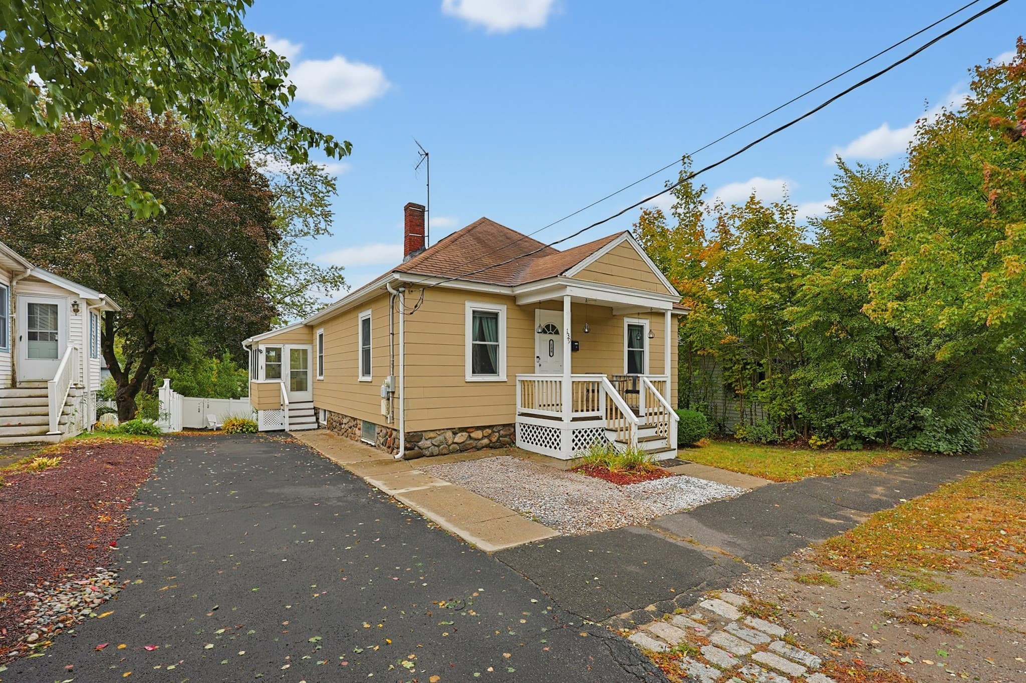 Single Family Residence at 139 Massachusetts Ave, North Andover MA 01845, North Andover, photo 2 of 34
