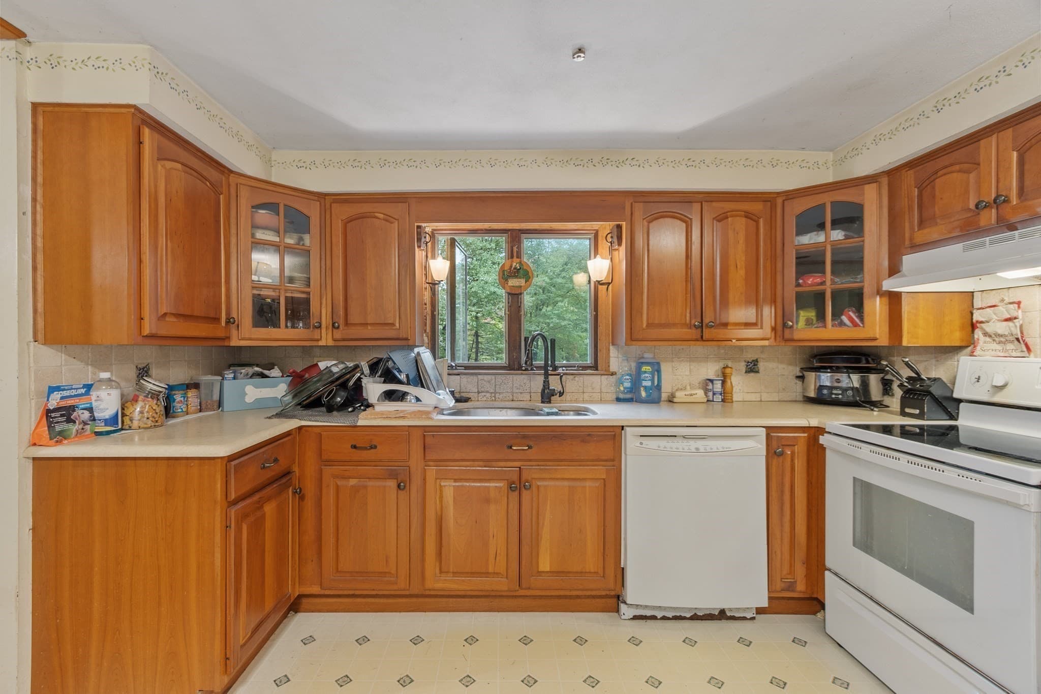 Single Family Residence at 91 Searle Street, Georgetown MA 01833, Georgetown, photo 8 of 37