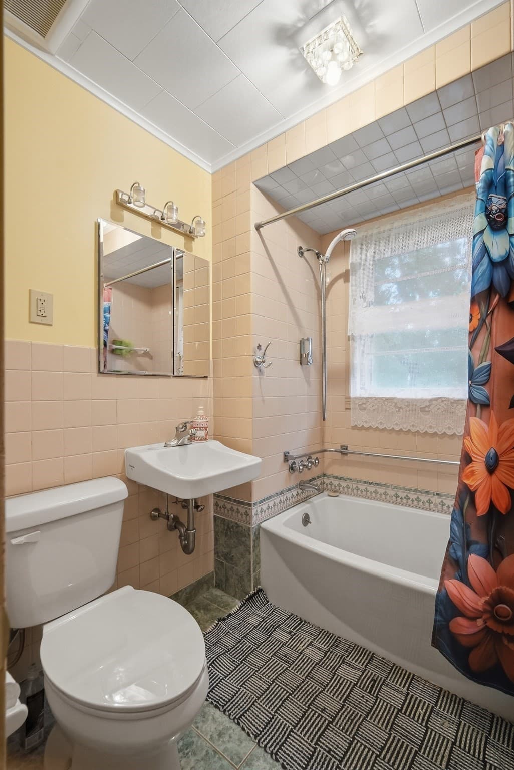 Single Family Residence at 96 Stewart St, Chicopee MA 01020, Chicopee, photo 24 of 38