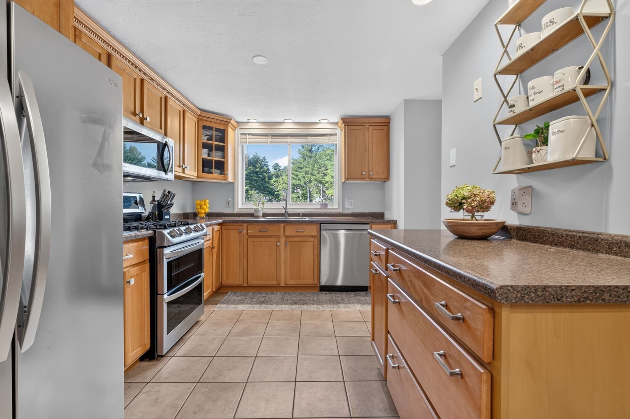 Condominium at 34 Gaslight Ln # 34, Easton MA 02356, Easton, photo 8 of 33