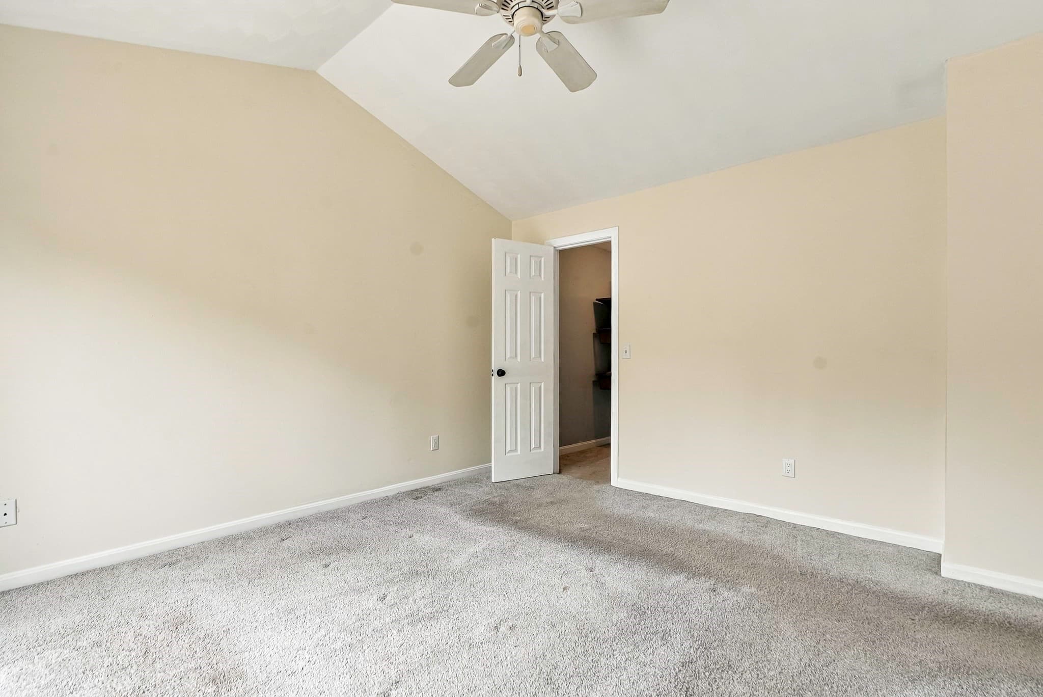 Single Family Residence at 8 Thompson Cir, Plymouth MA 02360, Plymouth, photo 13 of 41