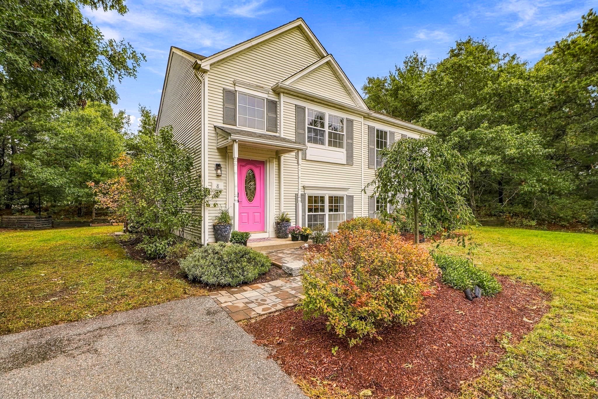 Single Family Residence at 8 Thompson Cir, Plymouth MA 02360, Plymouth, photo 3 of 41