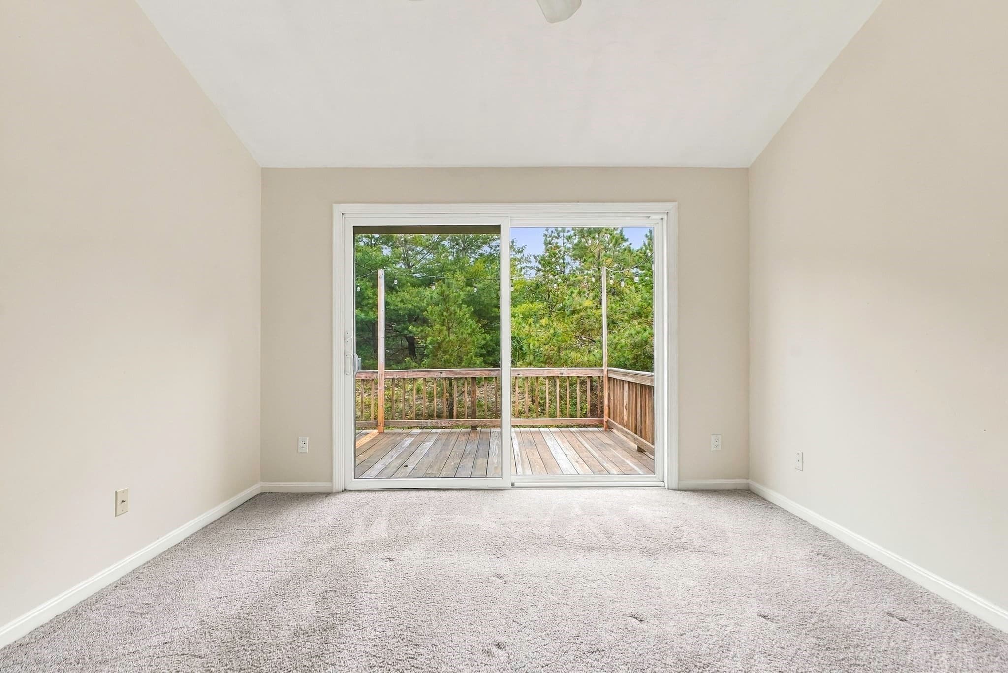 Single Family Residence at 8 Thompson Cir, Plymouth MA 02360, Plymouth, photo 15 of 41