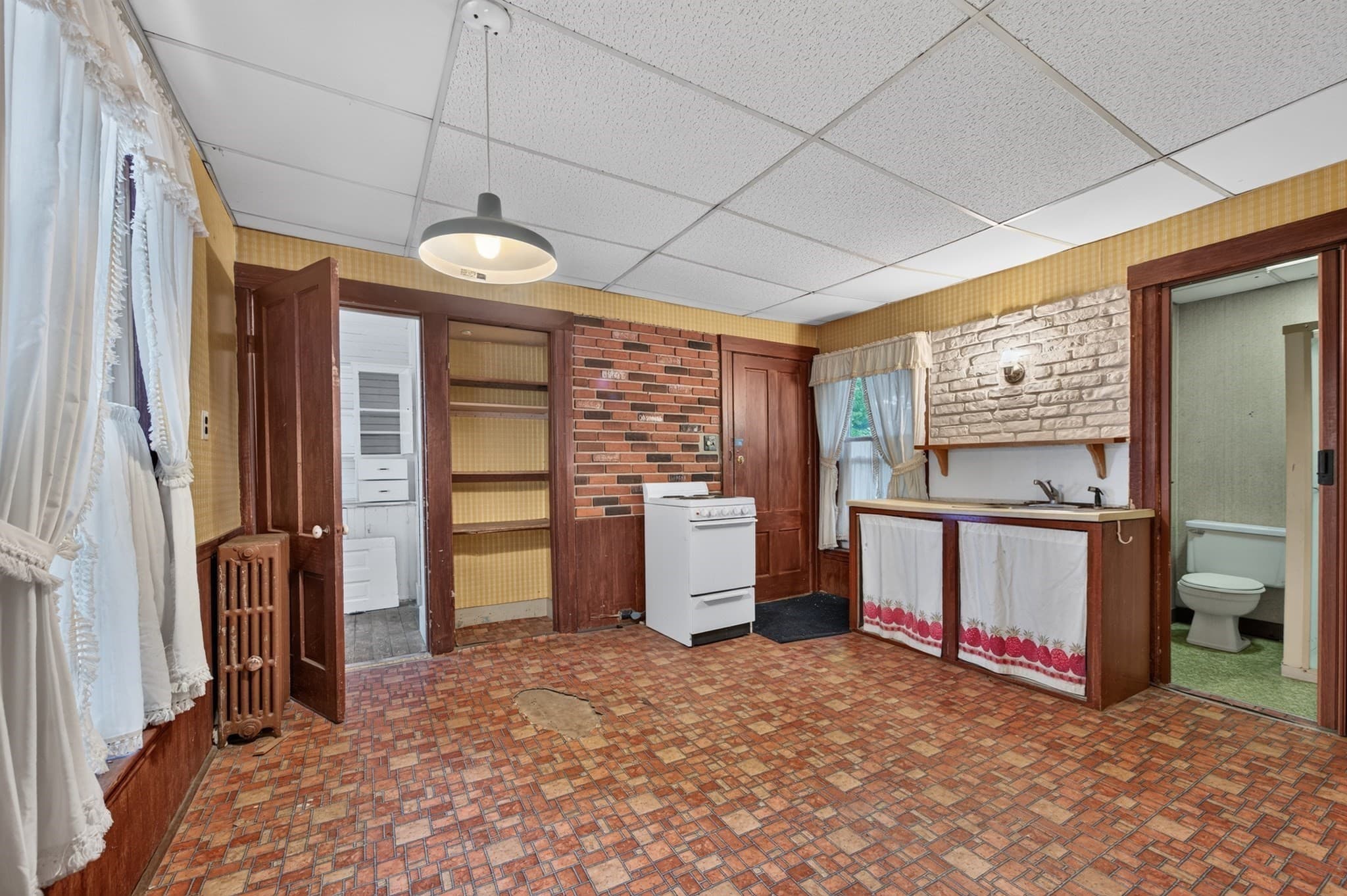 2 Family - 2 Units Up/Down at 63 Pleasant Street, Spencer MA 01562, Spencer, photo 17 of 39