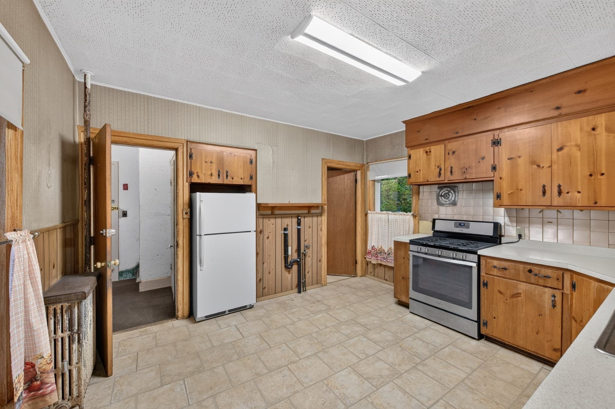 2 Family - 2 Units Up/Down at 63 Pleasant Street, Spencer MA 01562, Spencer, photo 3 of 39