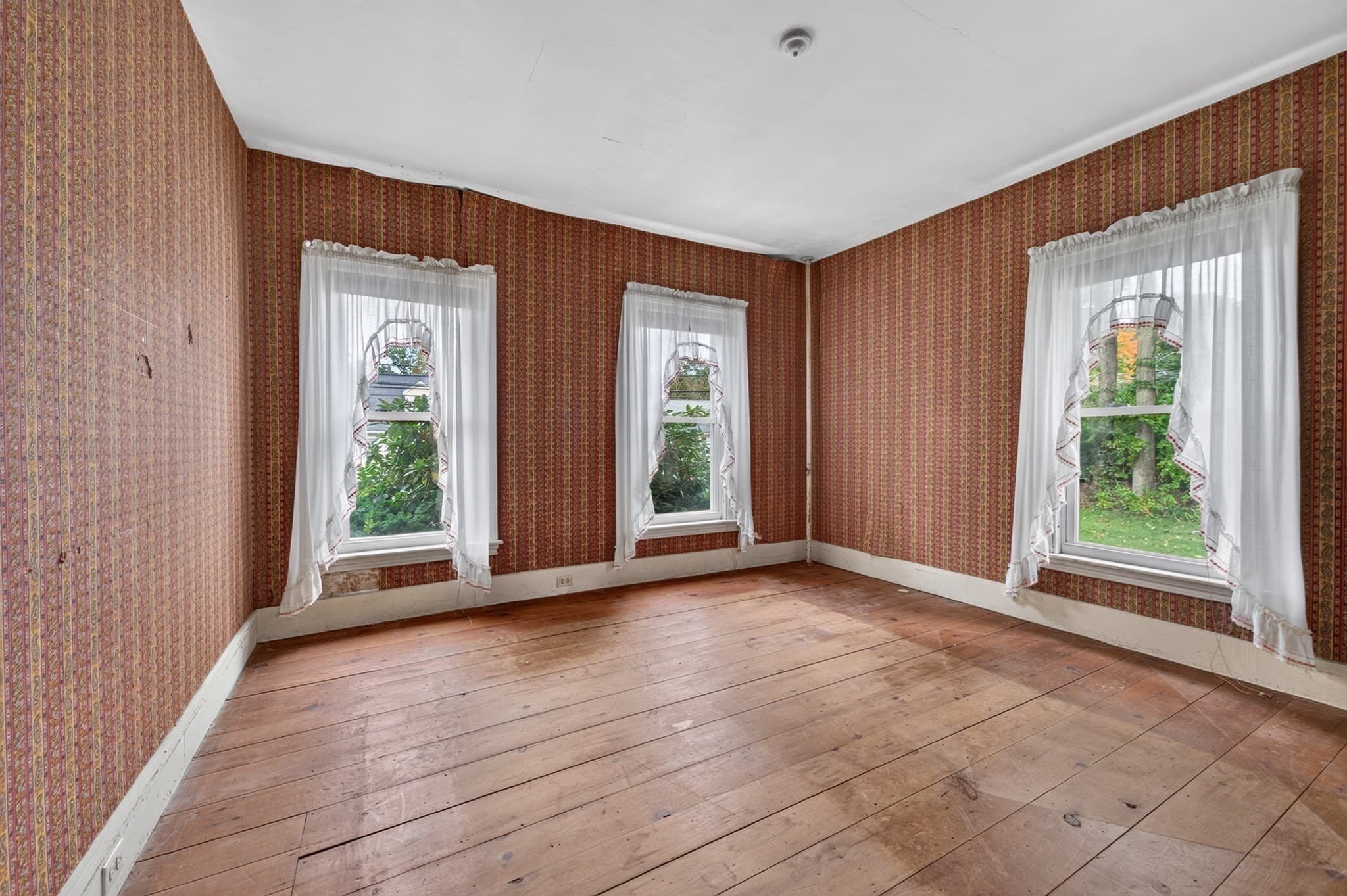 2 Family - 2 Units Up/Down at 63 Pleasant Street, Spencer MA 01562, Spencer, photo 10 of 39