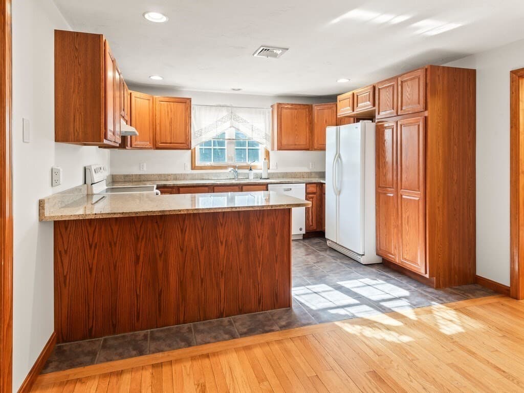 Single Family Residence at 60 Potter Farm Rd, Auburn MA 01501, Auburn, photo 6 of 32