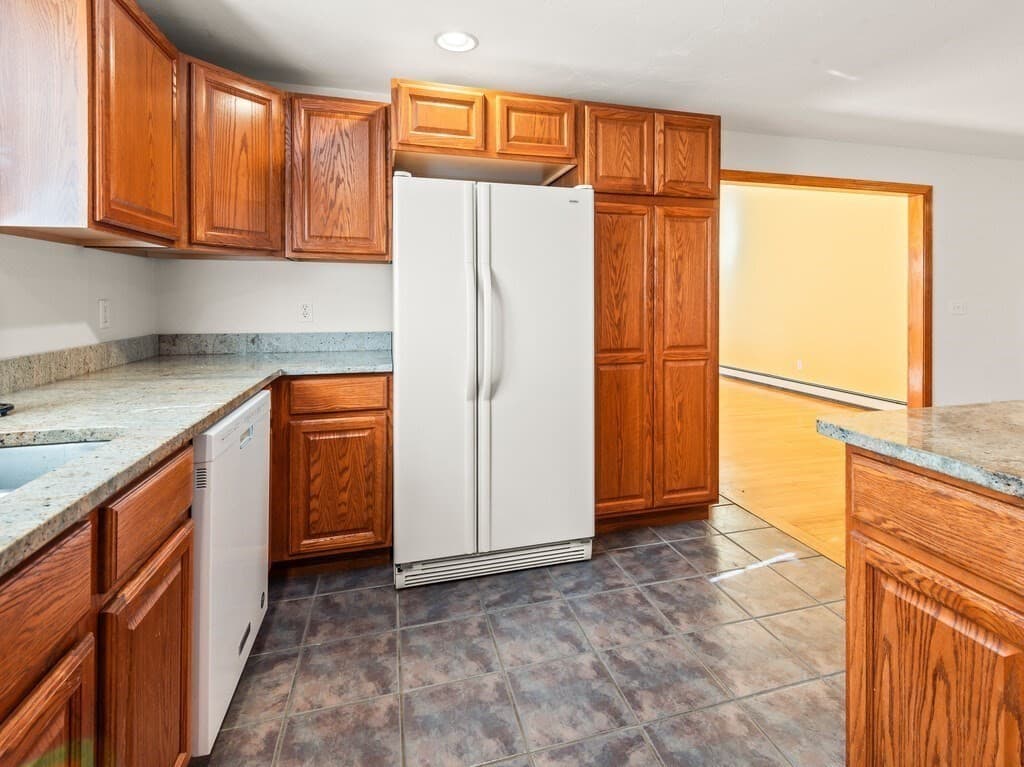 Single Family Residence at 60 Potter Farm Rd, Auburn MA 01501, Auburn, photo 7 of 32