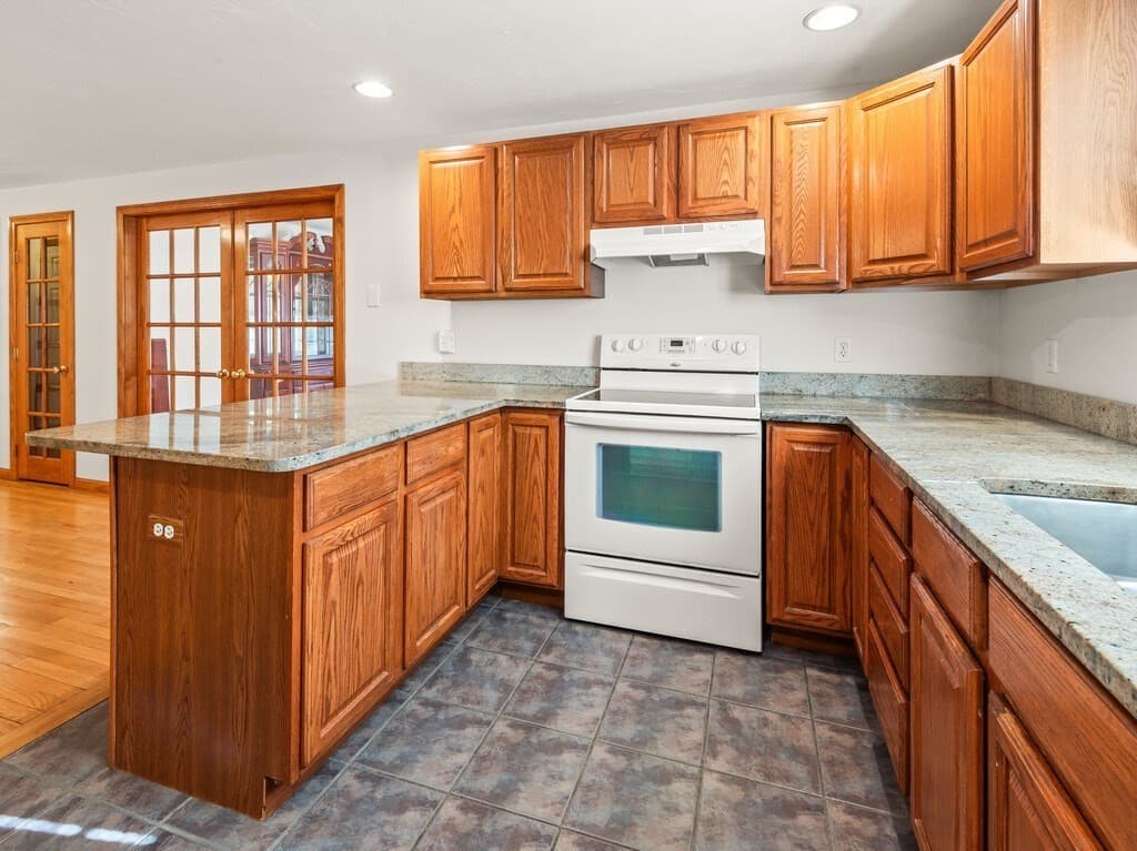 Single Family Residence at 60 Potter Farm Rd, Auburn MA 01501, Auburn, photo 5 of 32