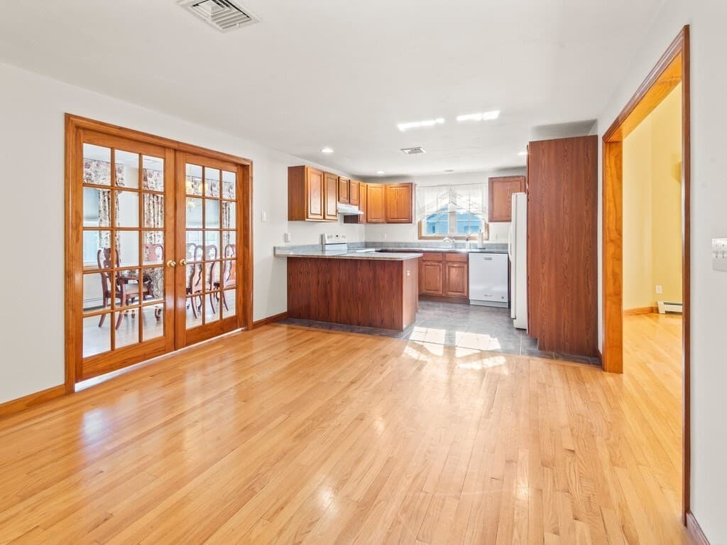 Single Family Residence at 60 Potter Farm Rd, Auburn MA 01501, Auburn, photo 9 of 32