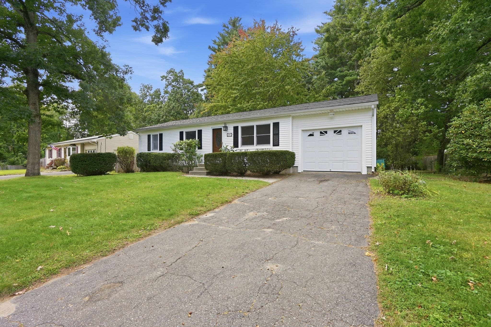 Single Family Residence at 202 Glenoak Dr, Springfield MA 01129, Springfield, photo 2 of 41