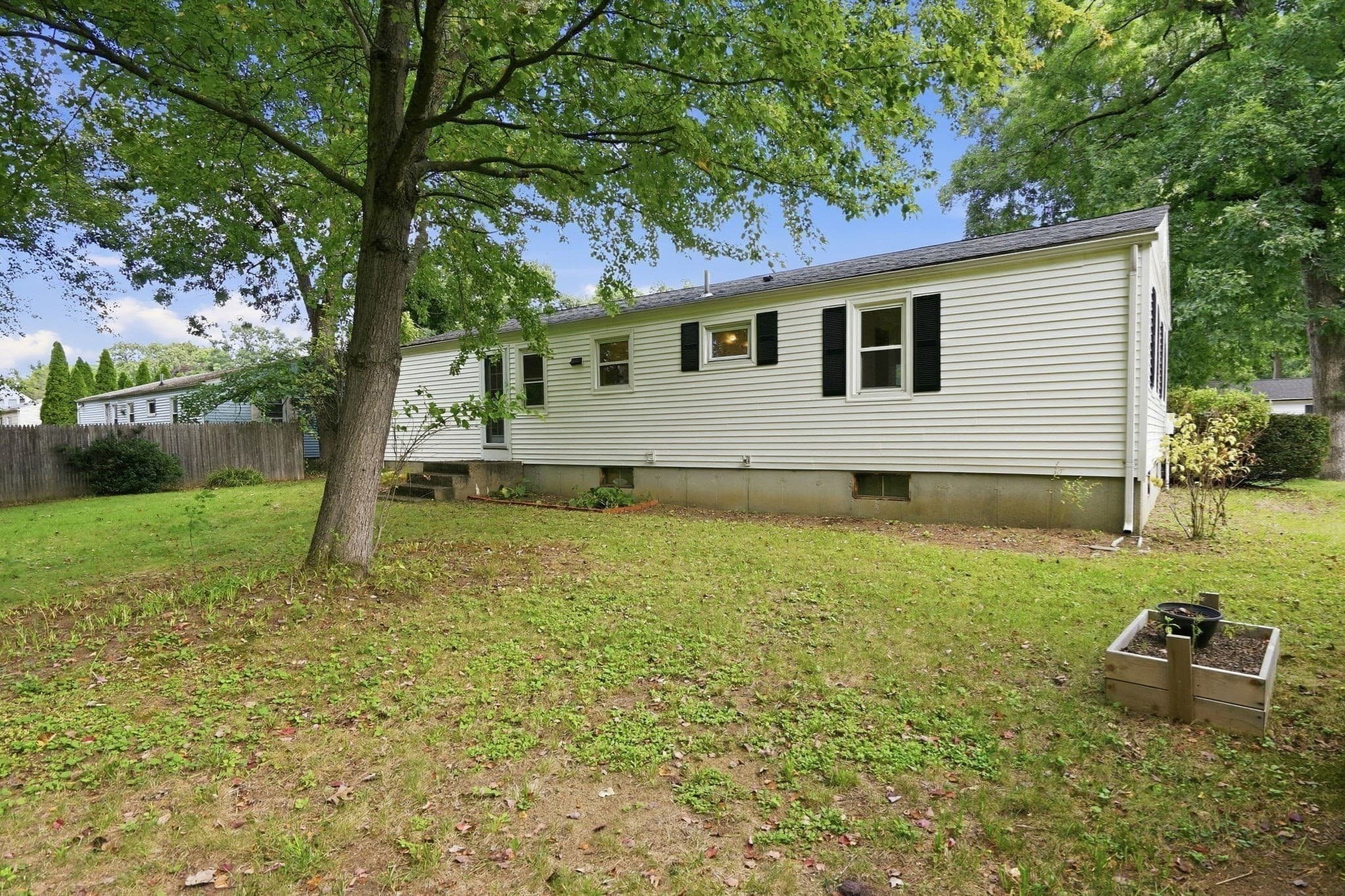 Single Family Residence at 202 Glenoak Dr, Springfield MA 01129, Springfield, photo 36 of 41