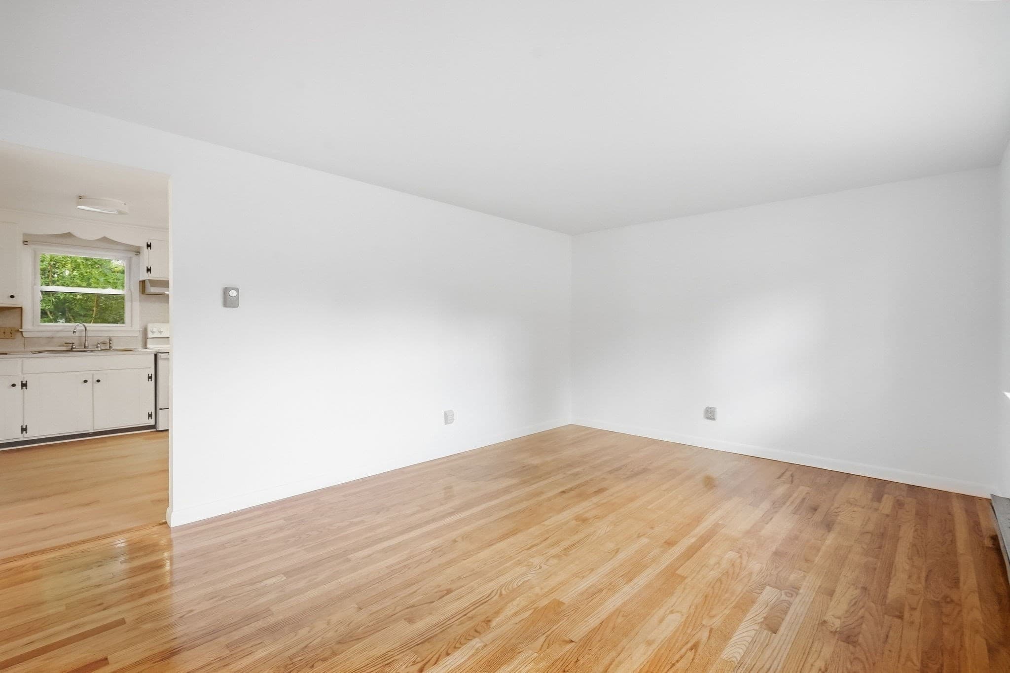 Single Family Residence at 202 Glenoak Dr, Springfield MA 01129, Springfield, photo 8 of 41