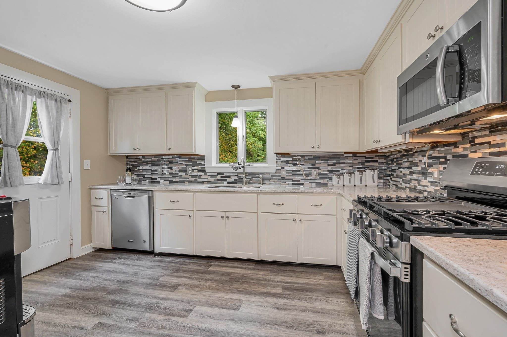 Single Family Residence at 137 Central St, North Reading MA 01864, North Reading, photo 3 of 28
