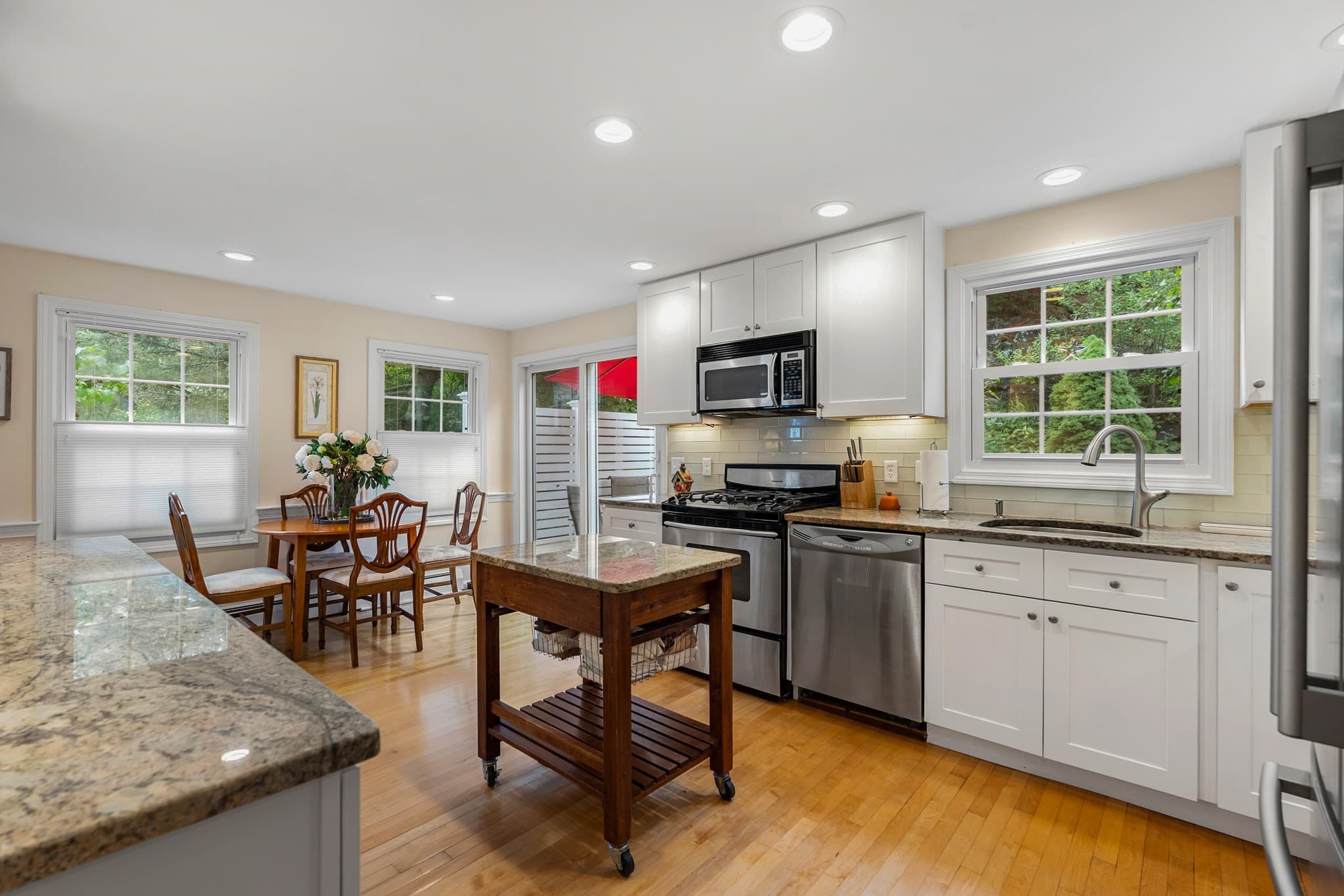 Condominium at 33 Arnold Terrace # 33, Marblehead MA 01945, Marblehead, photo 6 of 37