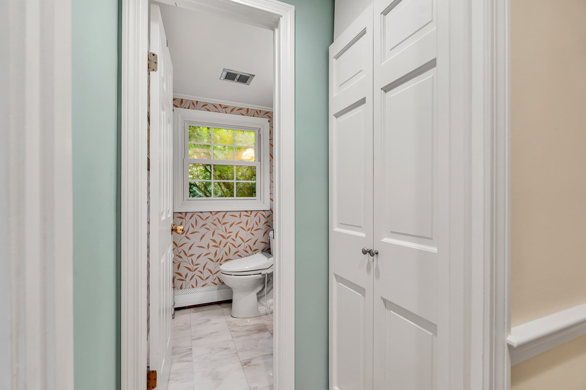 Condominium at 33 Arnold Terrace # 33, Marblehead MA 01945, Marblehead, photo 13 of 37
