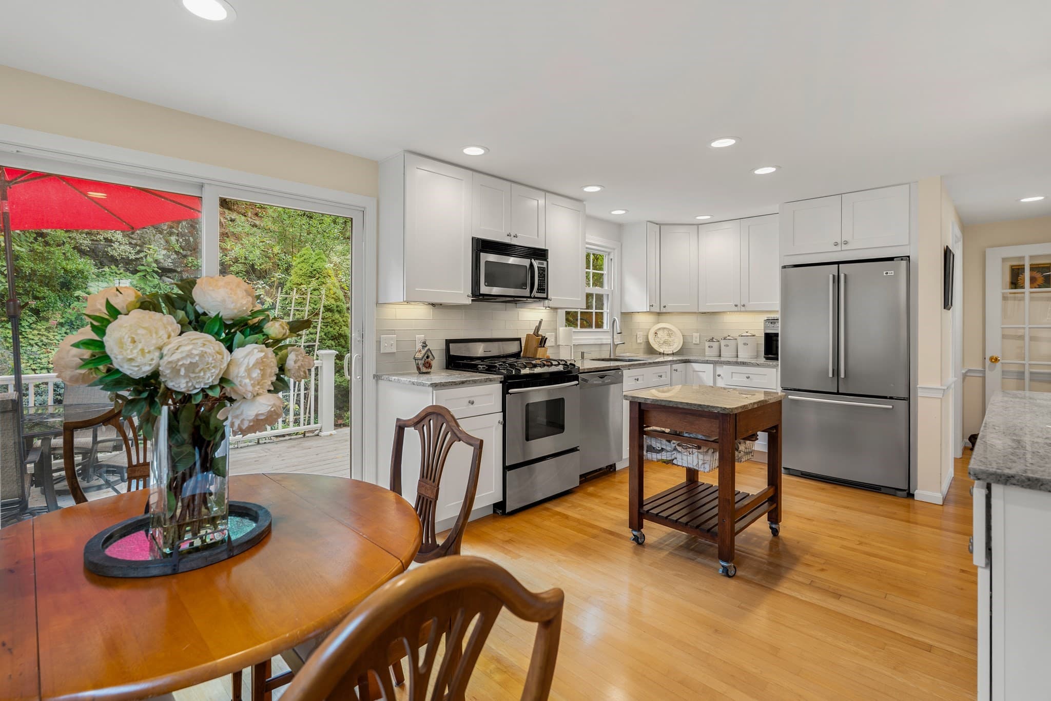 Condominium at 33 Arnold Terrace # 33, Marblehead MA 01945, Marblehead, photo 7 of 37