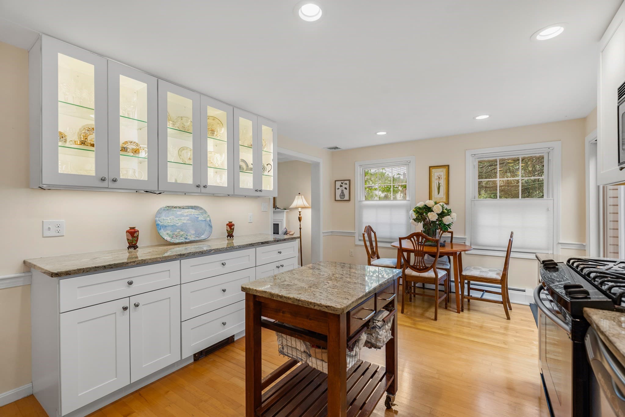 Condominium at 33 Arnold Terrace # 33, Marblehead MA 01945, Marblehead, photo 10 of 37