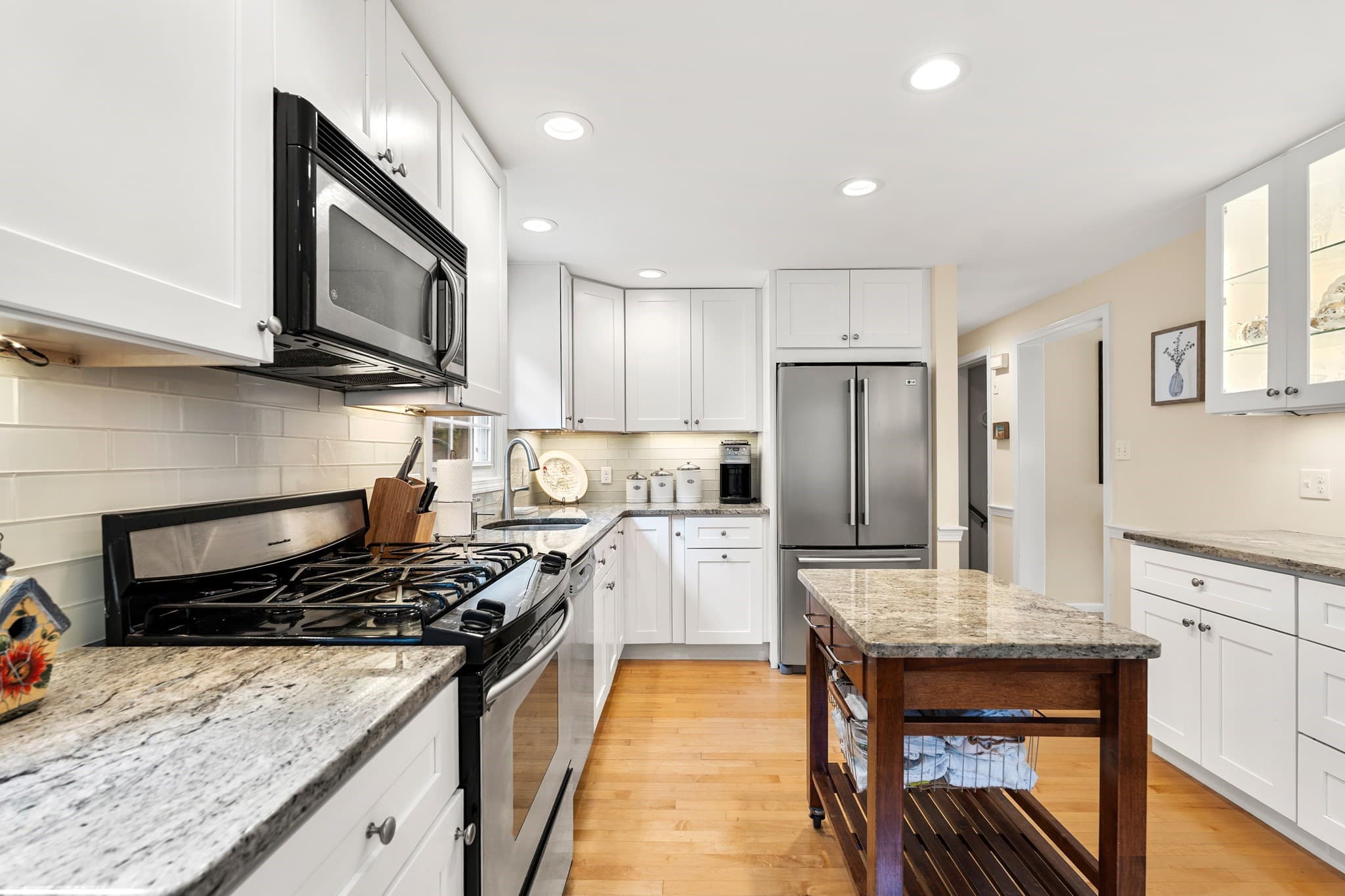 Condominium at 33 Arnold Terrace # 33, Marblehead MA 01945, Marblehead, photo 11 of 37