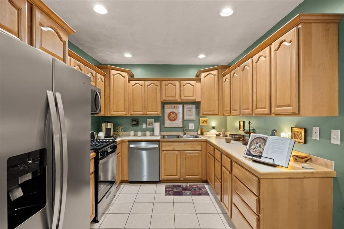 Condominium at 24 Union St # D, Rockland MA 02370, Rockland, photo 17 of 37