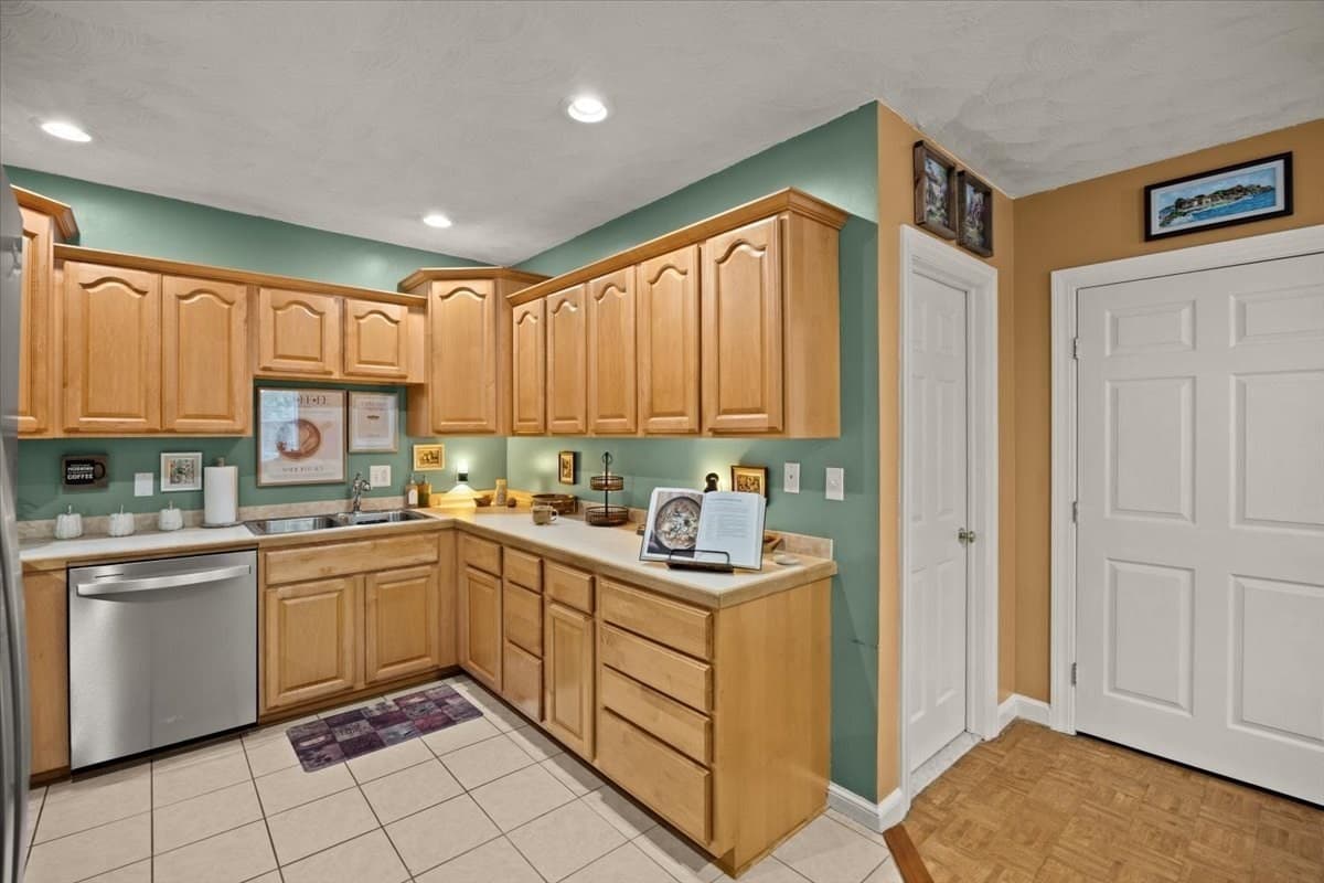 Condominium at 24 Union St # D, Rockland MA 02370, Rockland, photo 18 of 37