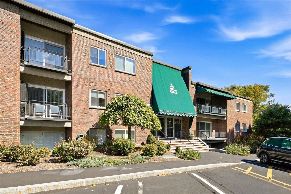 Condominium at 1208 Greendale Ave # 211, Needham MA 02492, Needham, photo 4 of 36