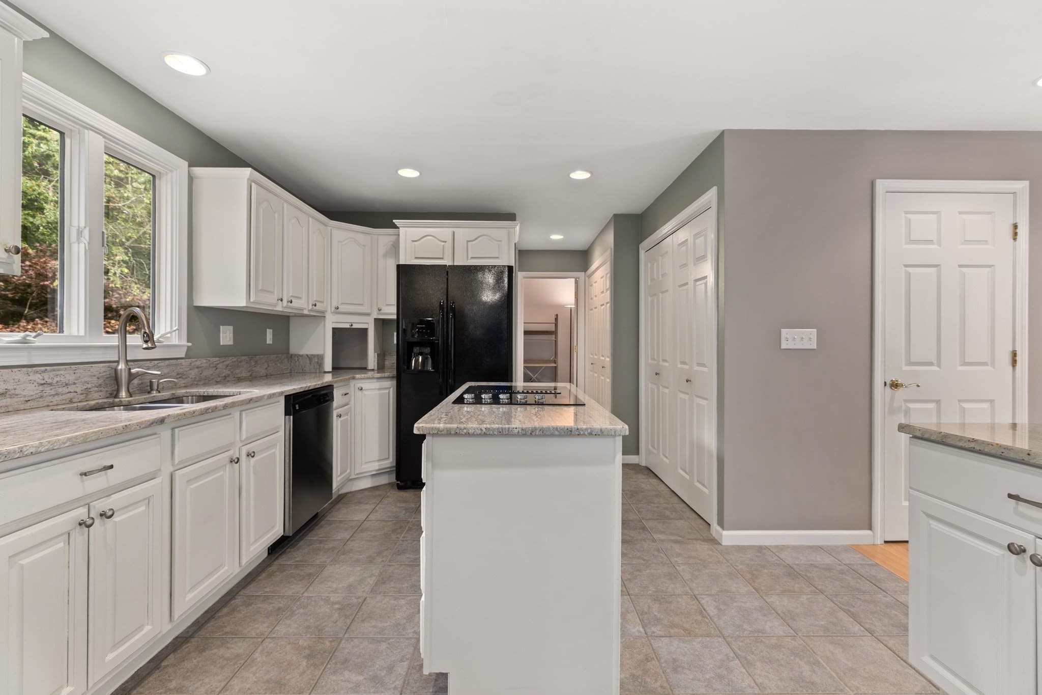 Single Family Residence at 8 Dennison Ct, Stoughton MA 02072, Stoughton, photo 7 of 41
