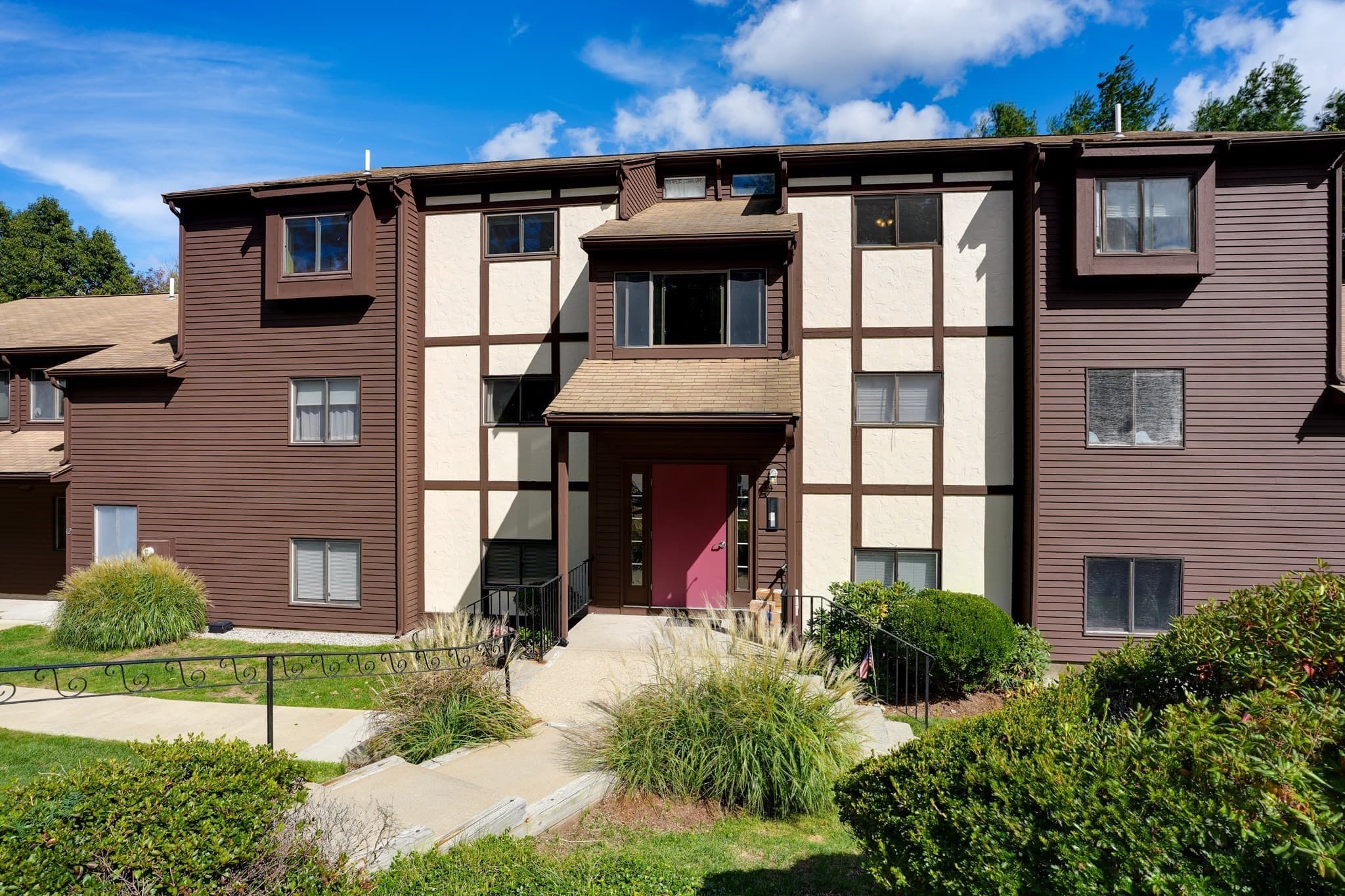 Condominium at 64 Highwood Dr # 64, Franklin MA 02038, Franklin, photo 2 of 19